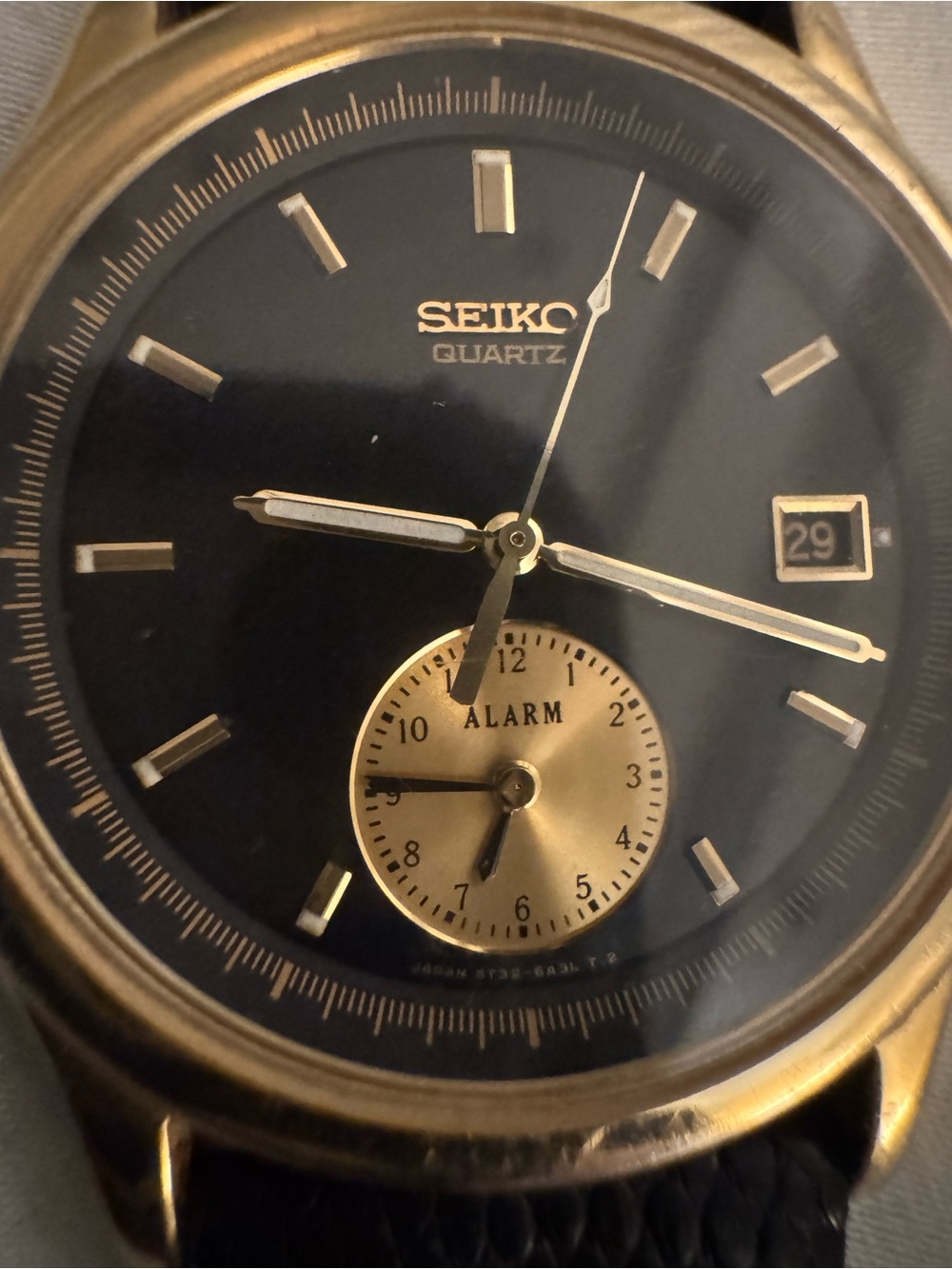 Vintage 1990 Seiko Unisex Black Dial Watch with Gold Alarm Subdial
